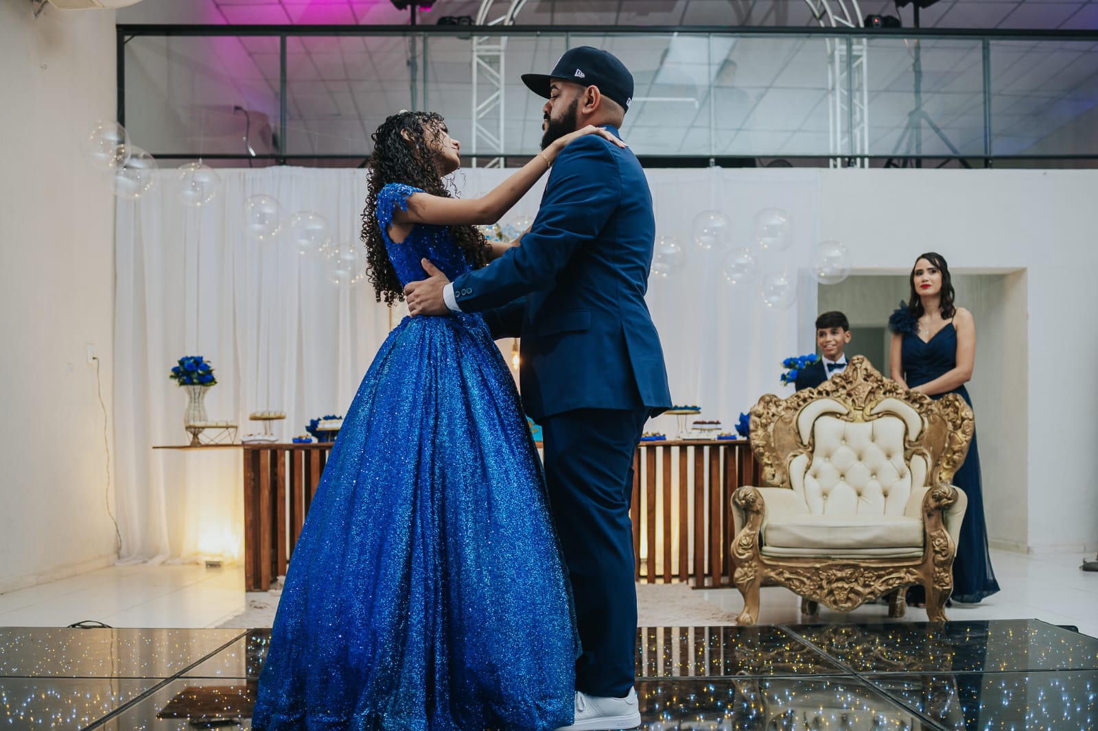 Valsa da debutante na pista de dança