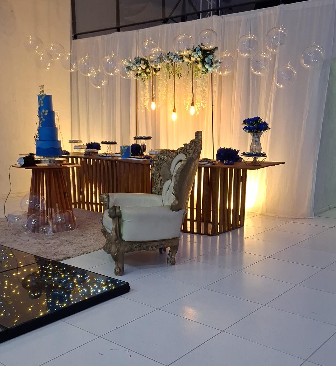 Mesa de bolo decorada para casamento